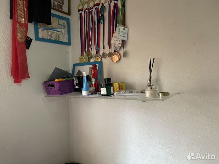 Полки из оргстекла с крепежами pelikan