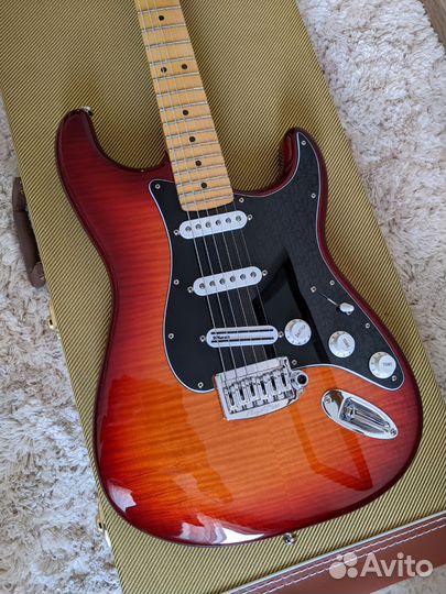 Fender Stratocaster Plus Top MN Aged Cherry