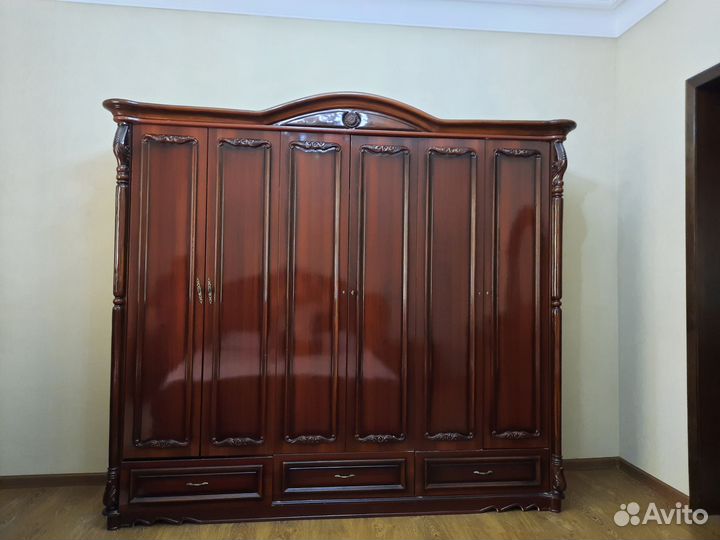 Спальный гарнитур