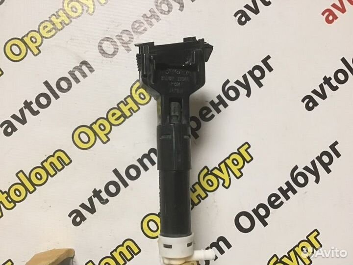 Форсунка омывателя фар правая Toyota Camry 50