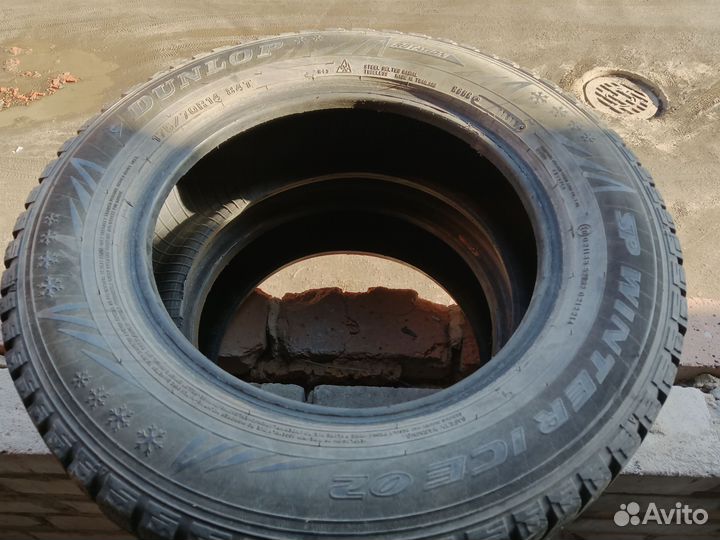 Dunlop SP Winter Ice 02 175/70 R14 84