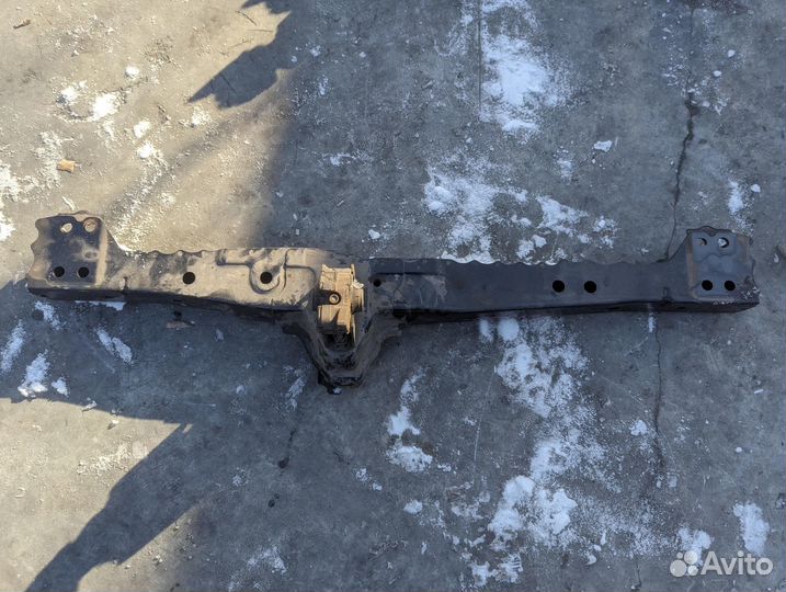 Балка под двс Toyota Prius ZVW30 2ZR-FXE