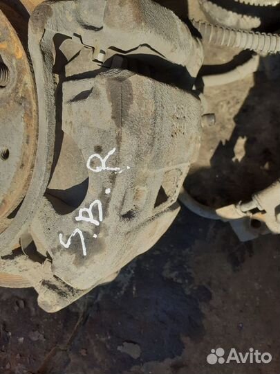 Суппорт тормозной Mitsubishi Space Wagon