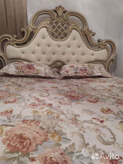 Кровать