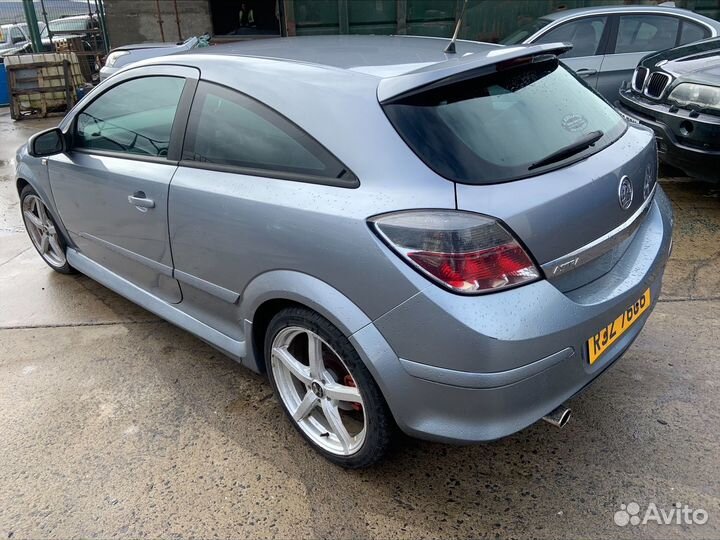 Решетка радиатора Opel Astra H (2004-2010)
