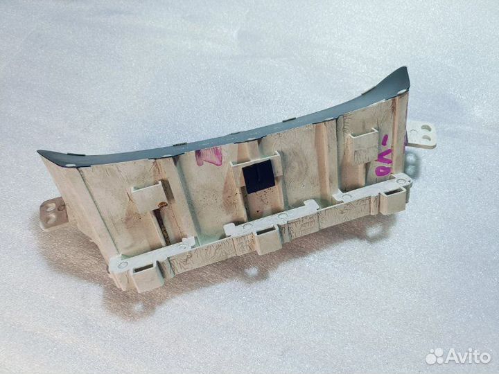 Панель приборов (переключение скоростей) Toyota