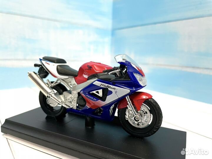 Модель мотоцикла Honda CBR-900 Fireblade 1:18