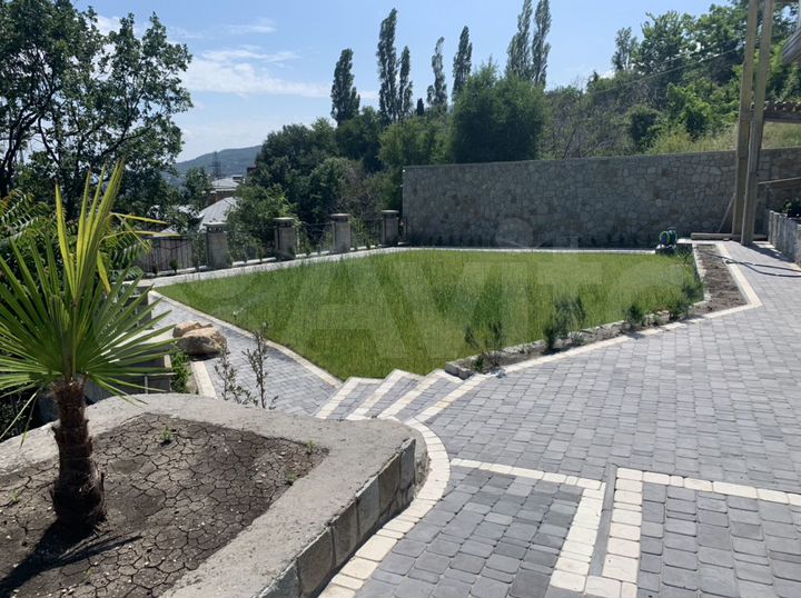 Дом 448 м² на участке 5,5 сот.