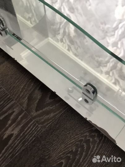 Зеркало в ванную с полочкой