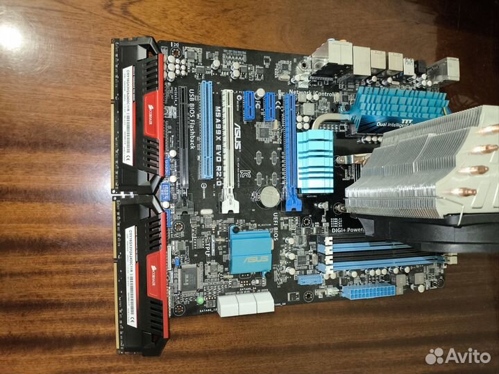 Материнская плата с процессором и памятью