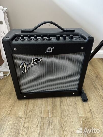 Комбоусилитель fender mustang 1