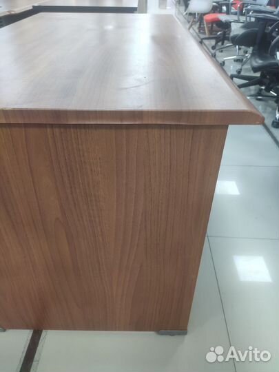 Стол рабочий с тумбой