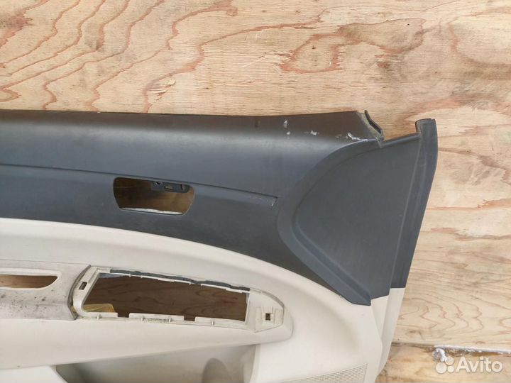 Обшивка двери передней левой Toyota Prius 2 NHW20