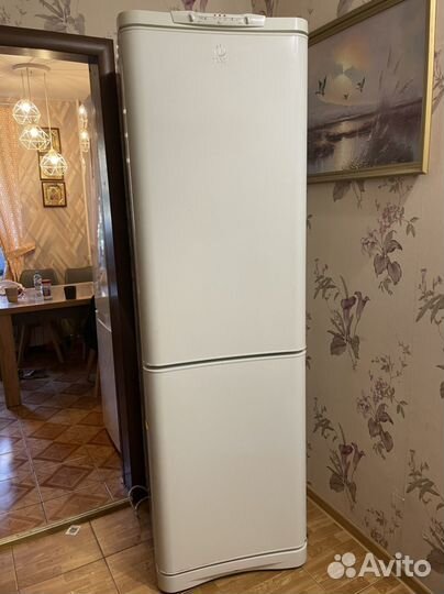 Холодильник indesit