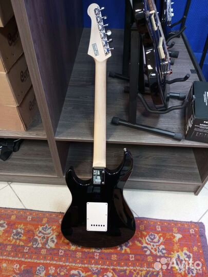 Гитара Yamaha pacifica 012