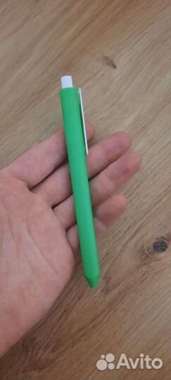 Необычная интересная ручка гелевая чёрные треугол