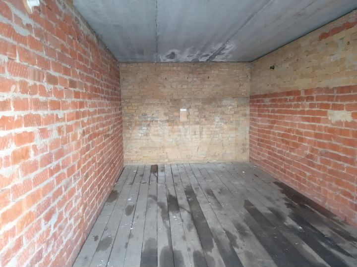 Машиноместо, 18 м²