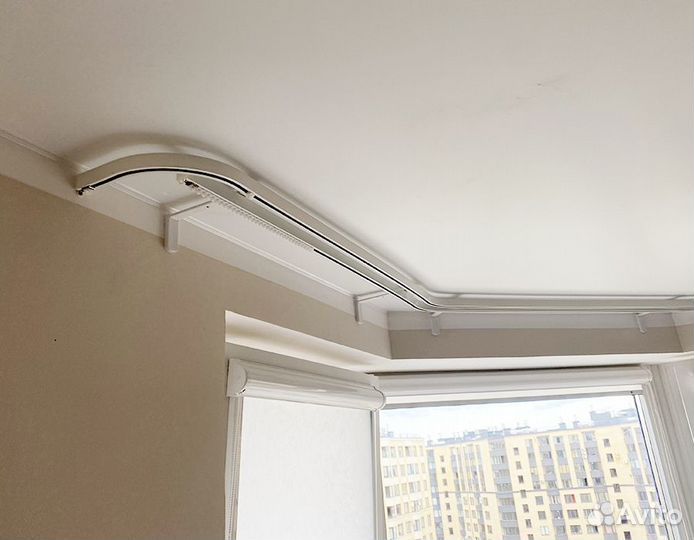 Карнизы для штор на наклонные и угловые окна