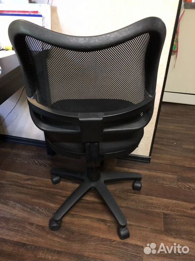 Офисный стул на колесиках Икея