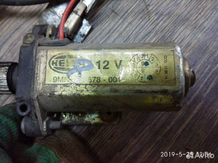 Стеклоподъемник задний левый Volkswagen Passat B3