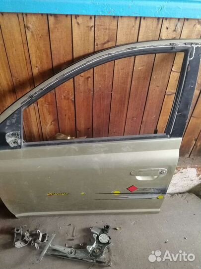 Дверь toyota platz