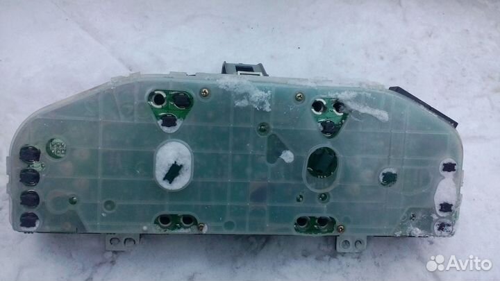 Щиток приборов (панель) Mazda 323 familia