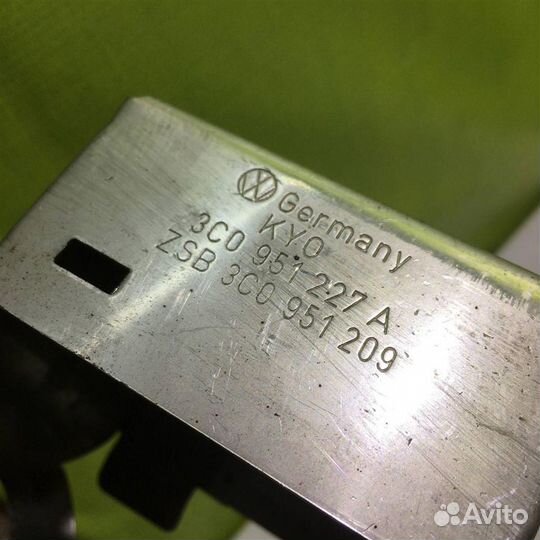 Кронштейн (сопут. товар) Фольксваген Пассат Б6