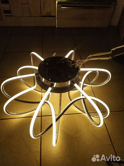 Люстра неоновая