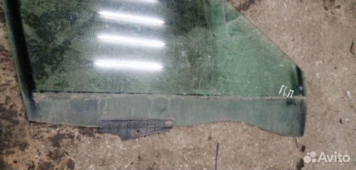 Стекло двери переднее правое левое Audi 80