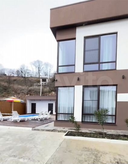 Коттедж 295 м² на участке 6 сот.