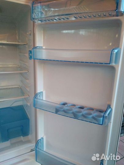 Холодильник бу, высотой 2 метра, белый