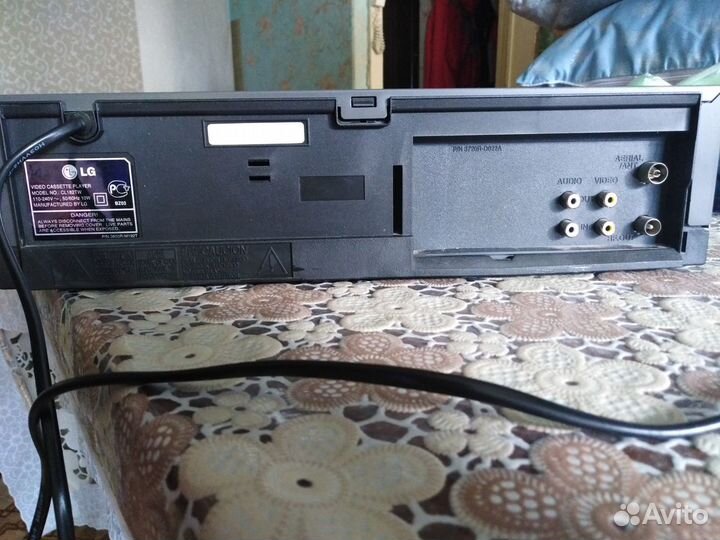 Видеомагнитофон LG CL182TW