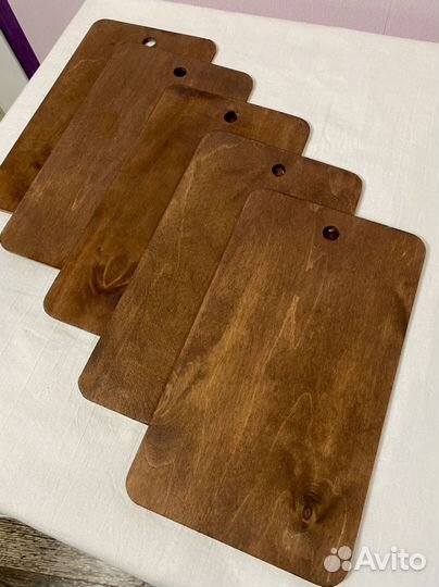 Доска деревянная сервировочная среднего размера