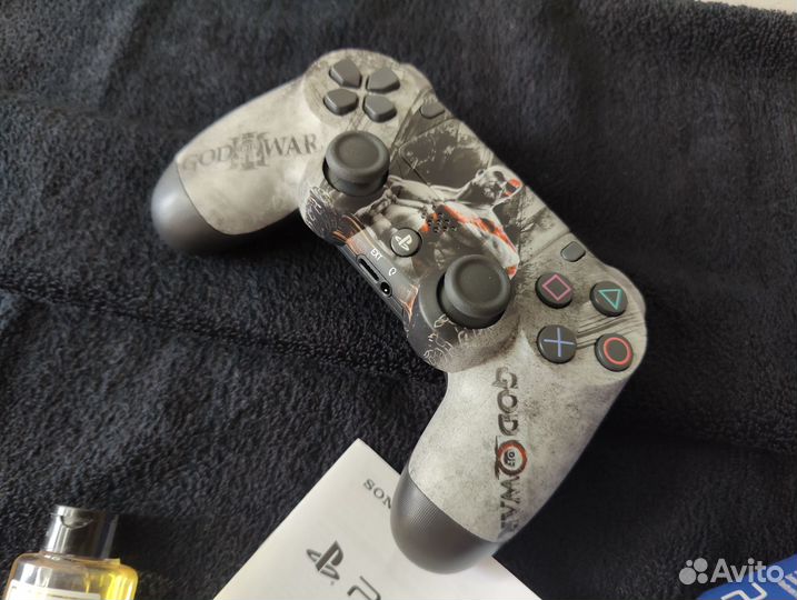 Джойстик ps4 с принтом God of War