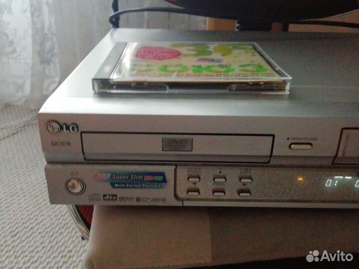 Видео магнитофон +Dvd LG