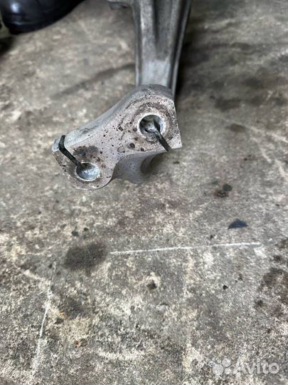 Кулак передний левый Audi A7 4G 2012