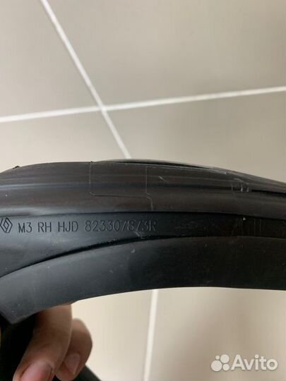 Уплотнитель стекла двери задний правый Renault