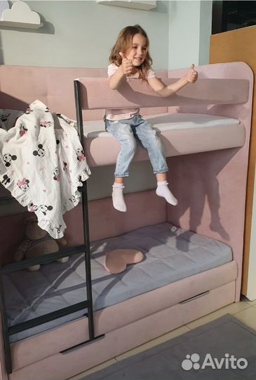 Двухъярусная кровать