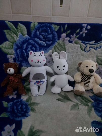 Пакетом мягкие игрушки