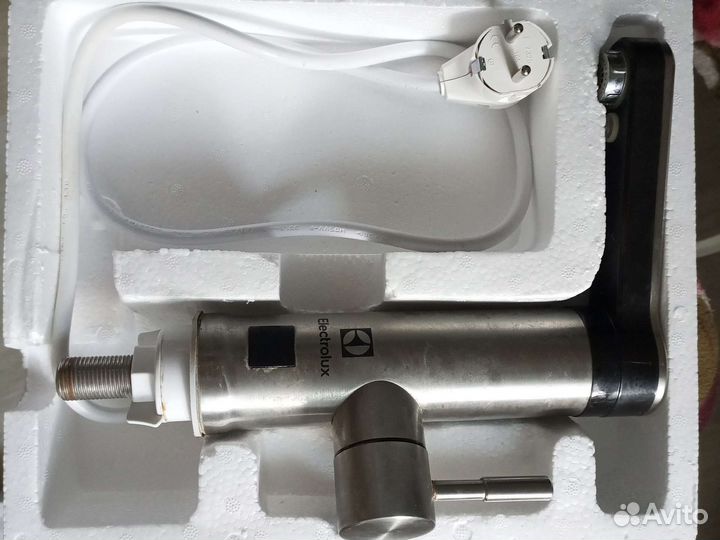 Проточный водонагреватель Electrolux