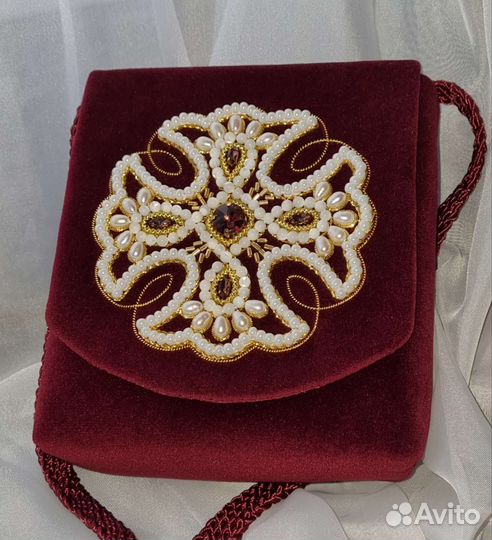 Подарок ручная вышивка молитвослов брошь