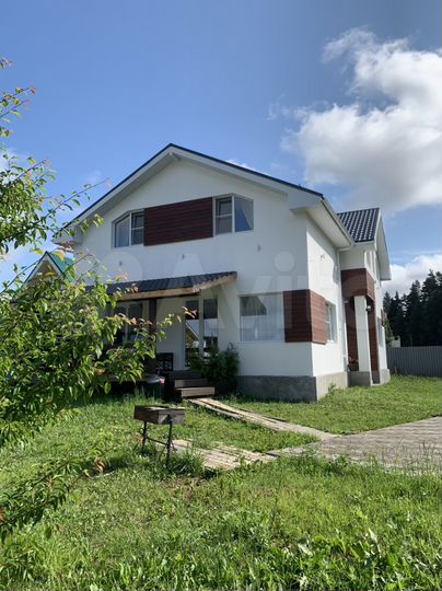 Коттедж 215 м² на участке 8 сот.