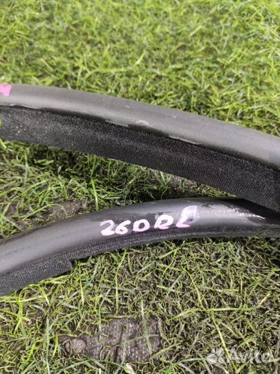 Уплотнительная резинка дверей задняя левая Toyota