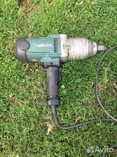 Гайковерт электрический ударный makita TW1000