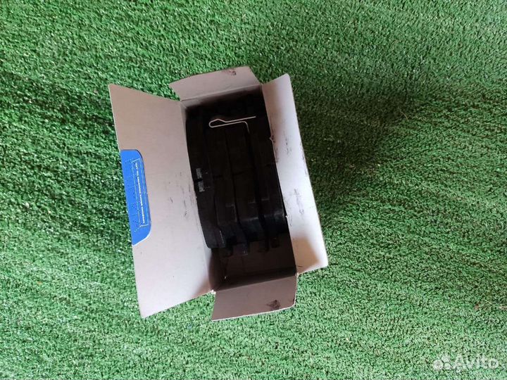 Продам передние колодки Хонда фит 13