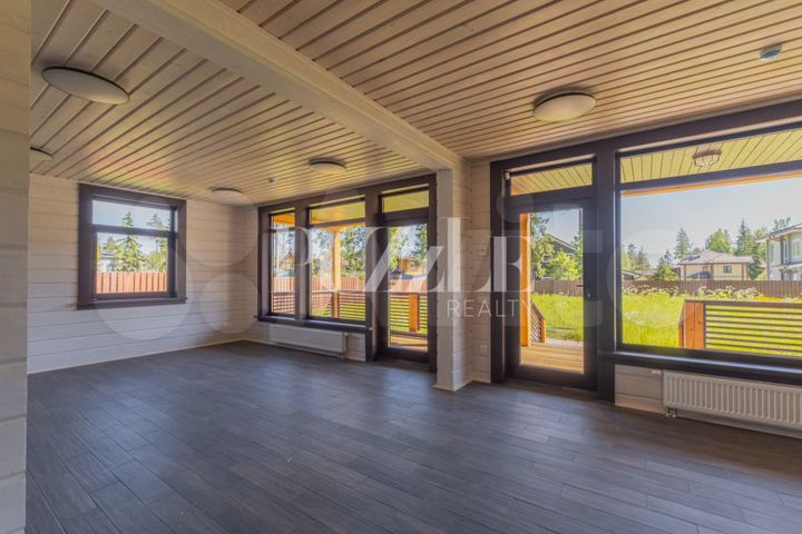 Дом 220 м² на участке 15 сот.