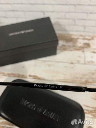 Солнцезащитные очки Armani