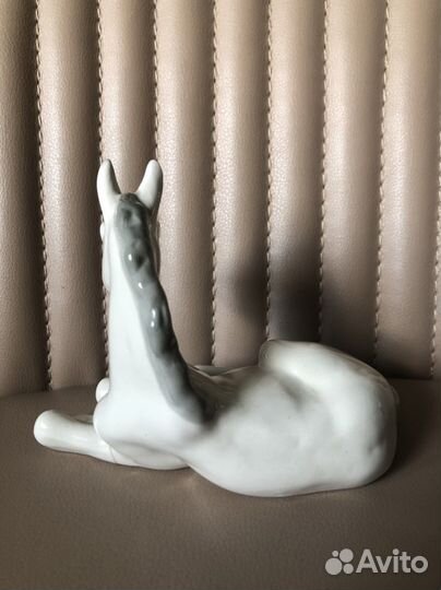 Конь лошадь жеребенок фарфор статуэтка СССР