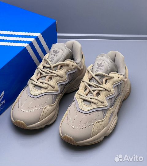 Кроссовки adidas ozweego