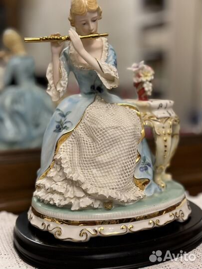Статуэтка фарфор